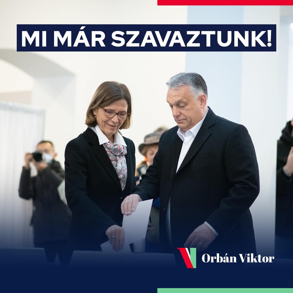 Orbán Viktor miniszterelnök feleségével együtt adta le szavazatát, erről a képet Facebook-oldalán osztotta meg. Szövegnek ennyit írt hozzá: Csak a Fidesz!