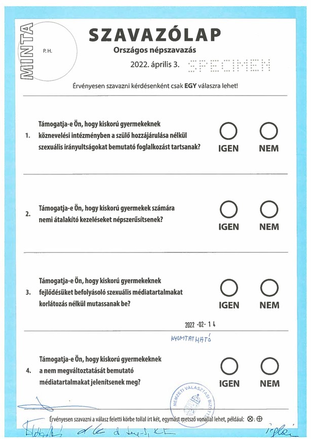 A népszavazási szavazólapon 4 kérdés szerepel, mindegyik mellett IGEN, vagy NEM és mellette egyegy karika. A kérdésekre érvényesen úgy lehet szavazni, ha minden kérdés mellett vagy az IGEN, vagy a NEM melletti körbe húzunk egymást keresztező vonalat. Az tehát érvénytelen szavazat, ha egy vagy több kérdés mellett az IGEN és a NEM melletti karikába is húzunk keresztező vonalat. 