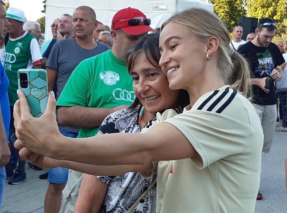 Szelfik és autogramok a szurkolói pikniken