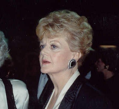 Angela Lansbury tiszteletbeli Oscar-díjas brit-amerikai színésznő (96). A Gyilkos sorok című sorozat főszereplőjeként ismerik a legtöbben. (Fotó: Wikipedia/Alan Light)