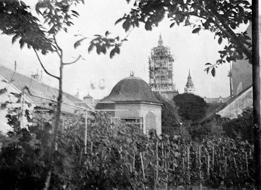 Egy különleges felvétel az épülő városházáról az Árpád út felől. Kép: Régi Győr
