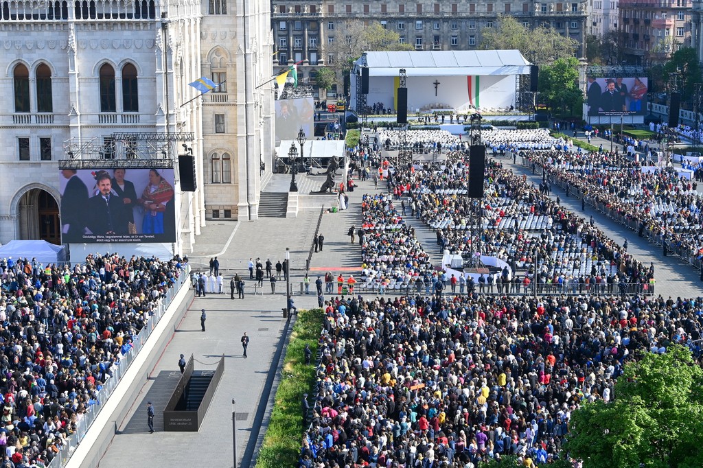 Pápai szentmise a Kossuth téren