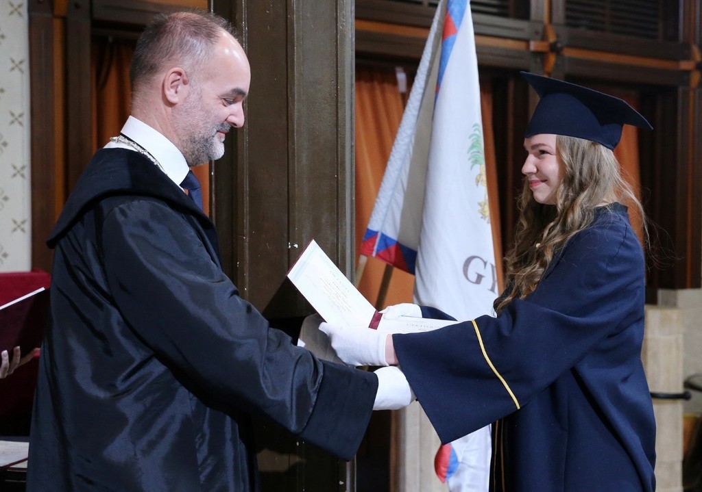 Bepótolták az elmaradt diplomaosztókat