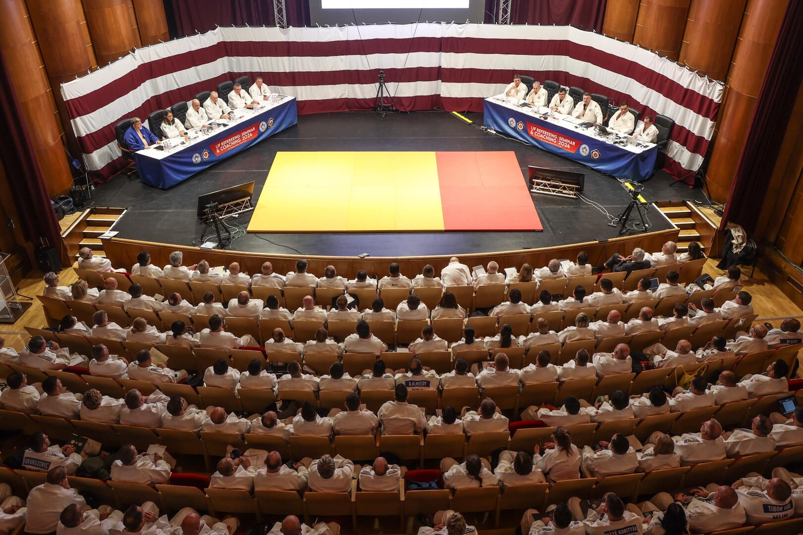 Judosok a hangversenyteremben