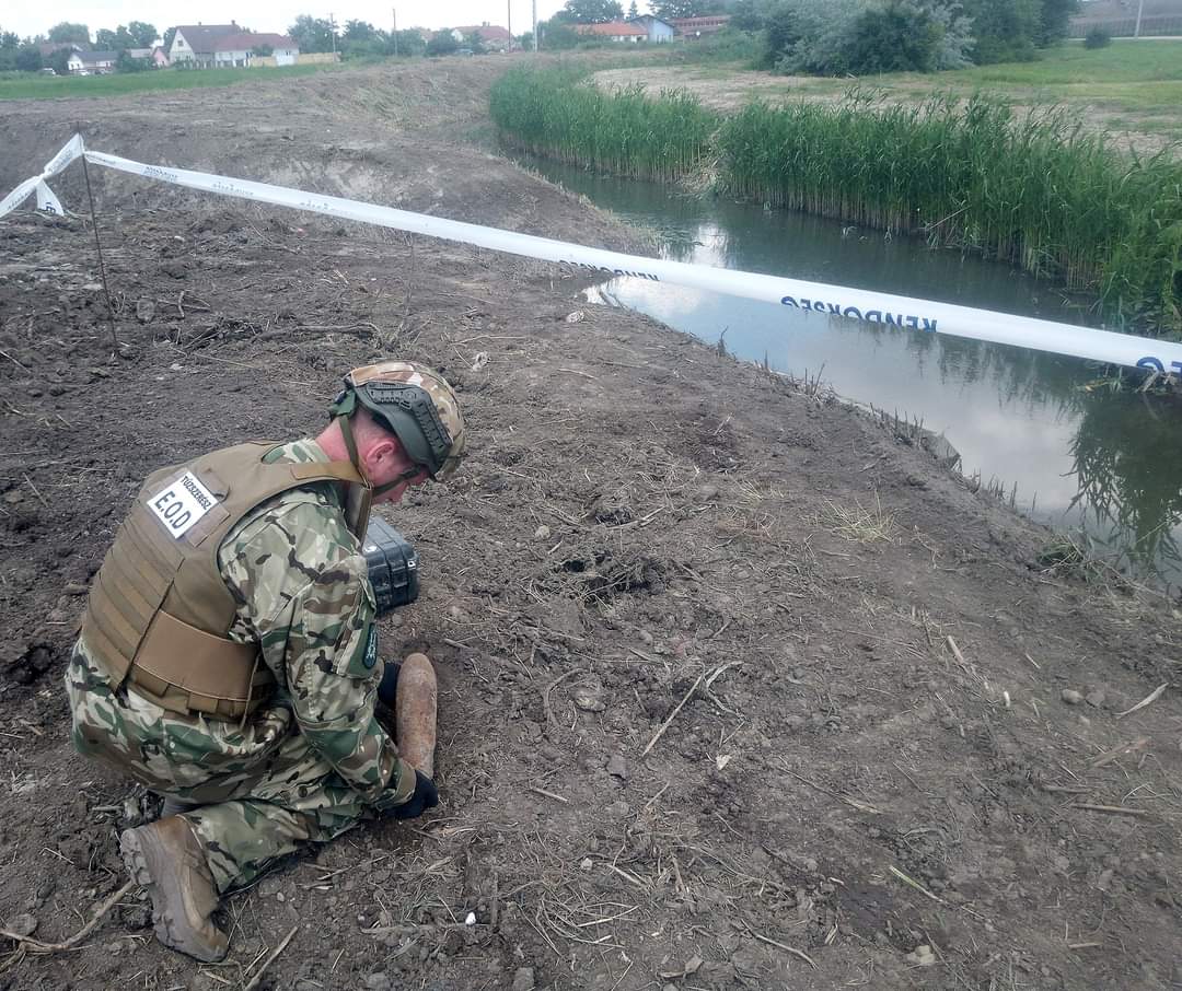 Munkában a tűzszerészek