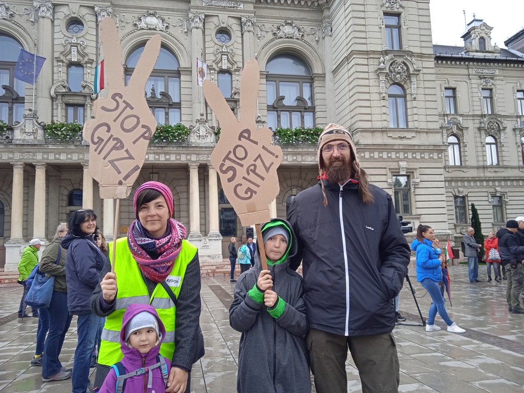 Tüntettek a győrszentiváni civilek