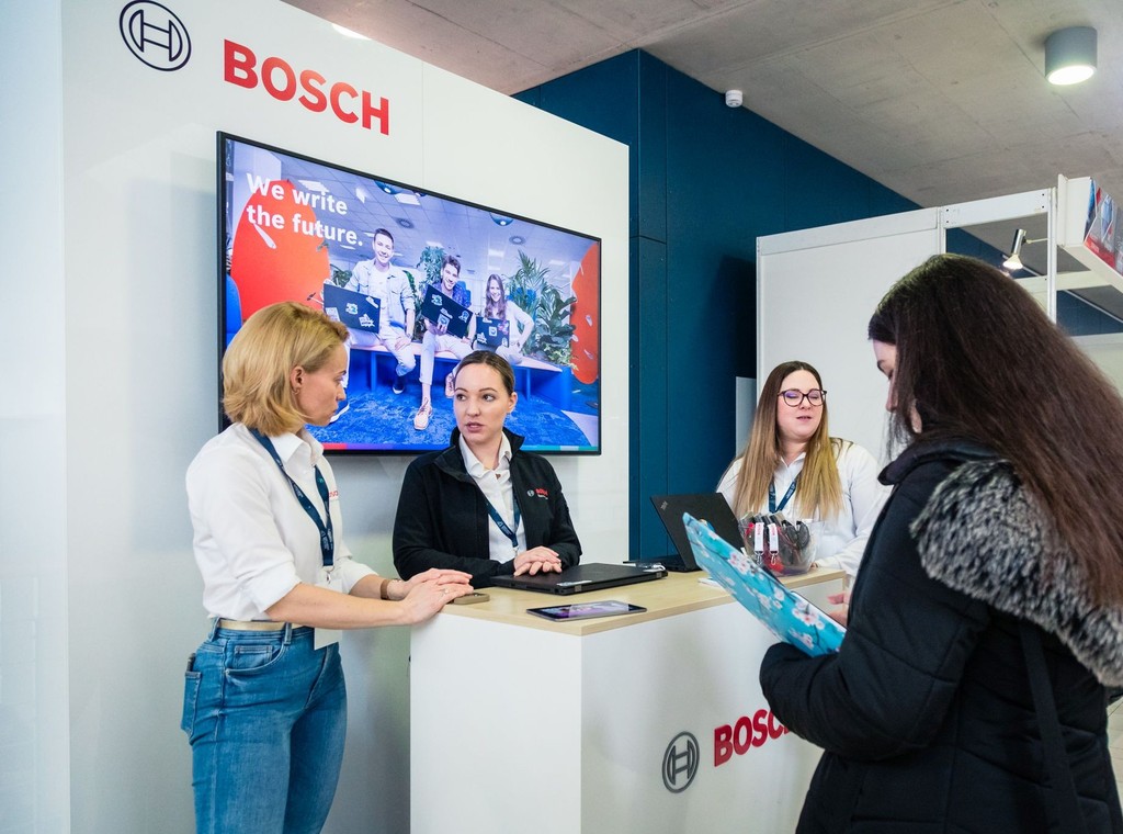 A Széchenyi István Egyetemmel partnerséget ápoló Bosch is jelen volt a Karrierbörzén.