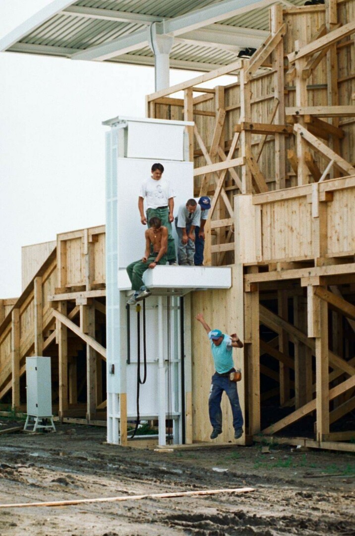 A lift tervéről a villamossági kivitelező a véghajrában értesült . Kép: Régi Győr/Népszava-sajtófotó. 