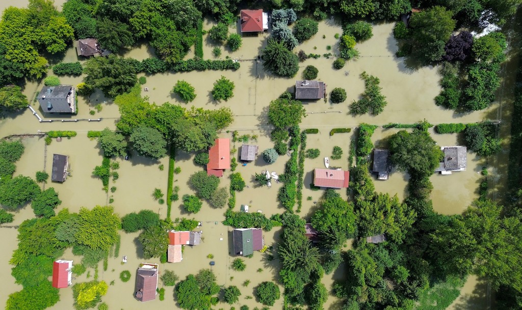 Víz alatt a véneki üdülők