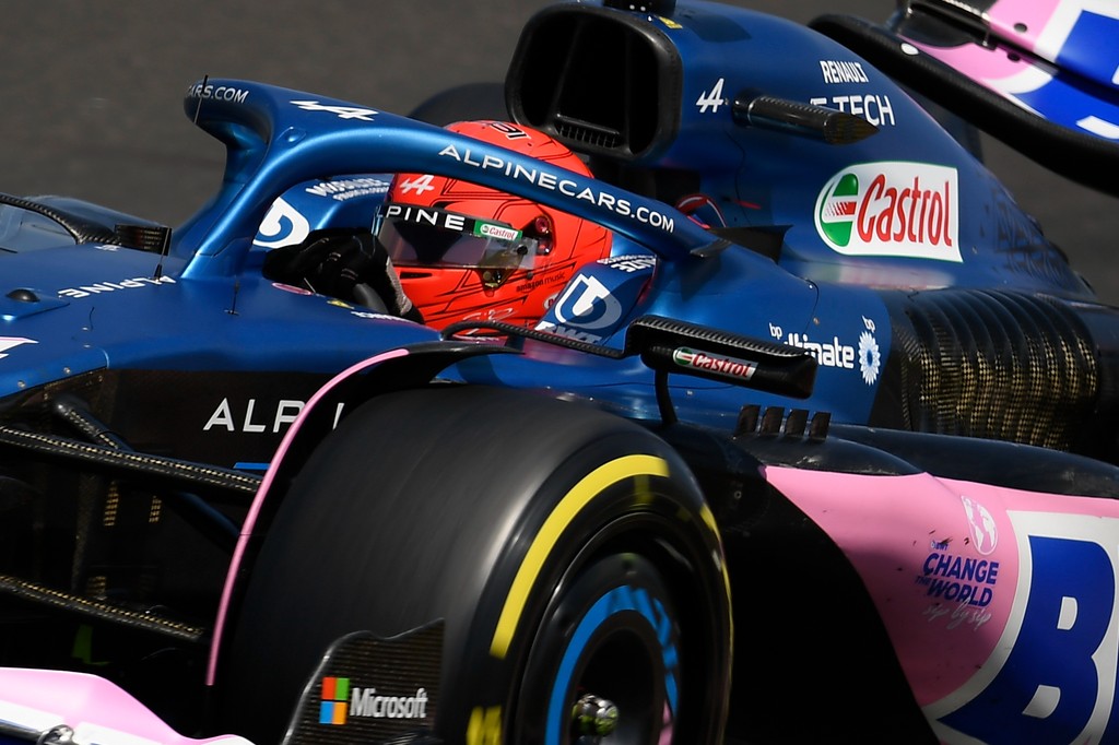 Esteban Ocon, az Alpine francia versenyzője a Forma-1-es Magyar Nagydíj harmadik szabadedzésén