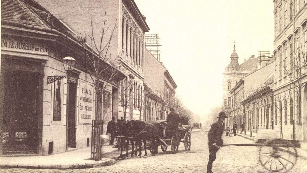 Rakodó az Andrássy – ma Bajcsy Zsilinszky – úton 1910-ben.
