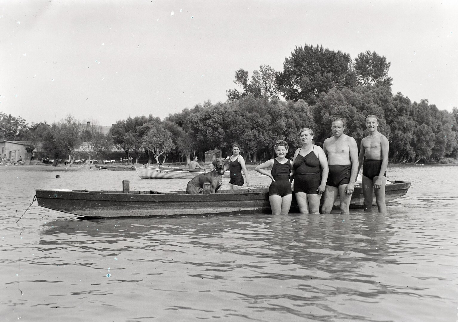 A Varga-kői strandnál, 1937-ben. Kép: Fortepan. 