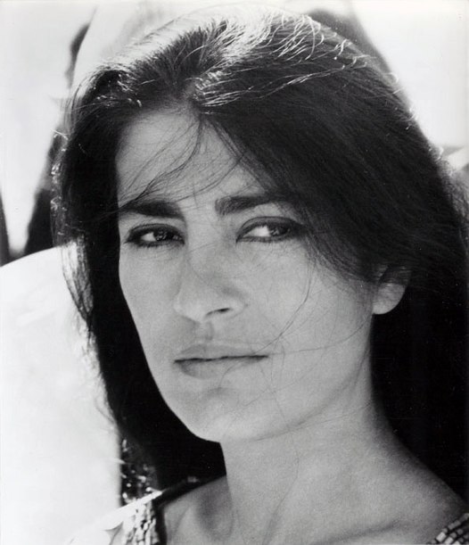 Iréne Papas görög színésznő (96). A Zorba, a görög című film tette híressé, ő alakította Penelope-t is az Odüsszeia-ban, a népszerű tévésorozatban. Énekesnőként is sikeres volt.