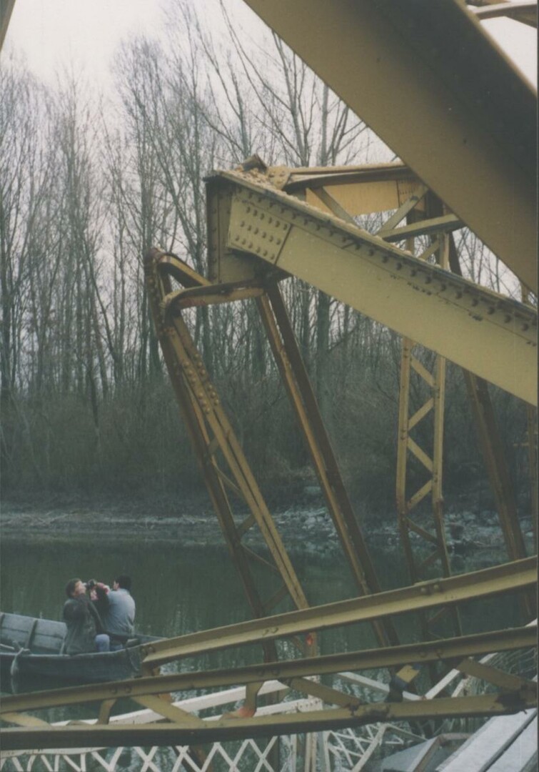 Leszakadt halászi híd
