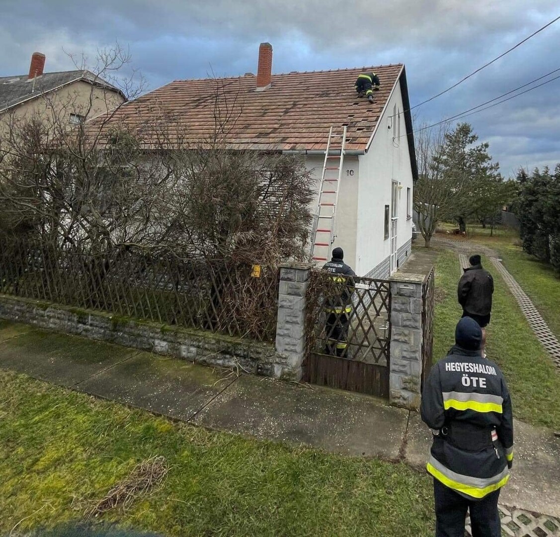 A viharos szél miatt, volt dolga a hegyeshalmi önkéntes tűzoltóknak is. Fotó: Hegyeshalom Nagyközségi Önkéntes Tűzoltó Egyesület.