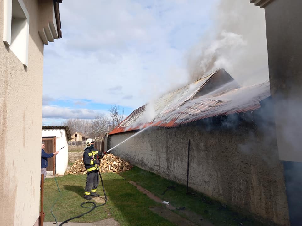 Négy gázpalack is felrobbant a kimlei tűzben