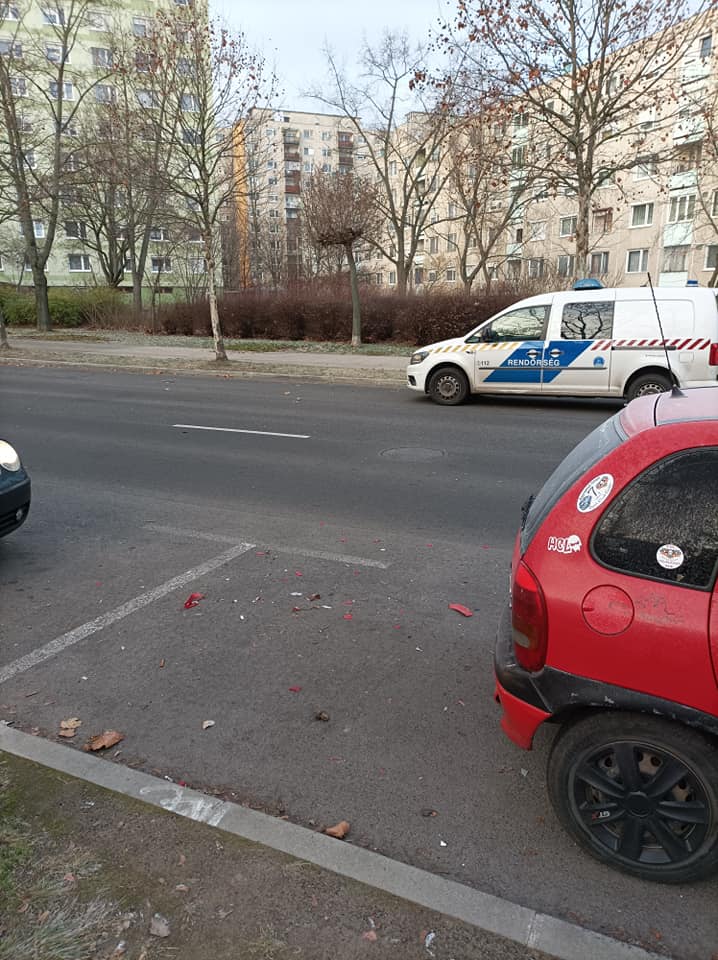 Valaki rommá törte reggel egy győri család autóját