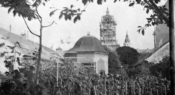 Egy különleges felvétel az épülő városházáról az Árpád út felől. Kép: Régi Győr-2