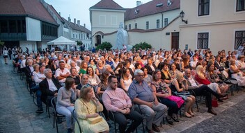 Ősbemutató a Káptalandombon-1