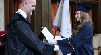 Bepótolták az elmaradt diplomaosztókat-3