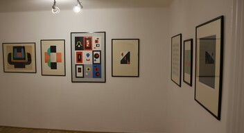 A kiállított festmények és grafikák a 20. századi magyar és nyugat-európai művészet főbb stílusirányzatait és jelentős egyéni törekvéseit mutatják be. Kép: Rómer-múzeum -2
