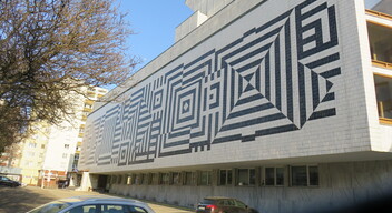 Victor Vasarely mozaikjai a győri színház épületén-2