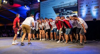 Az ünneplés pillanatai: a Formula Student Germany versenyen összetett második helyezést ért el az Arrabona Racing Team.-1