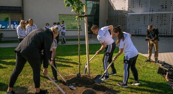 Faültetés az Audi Győr Arénánál-4