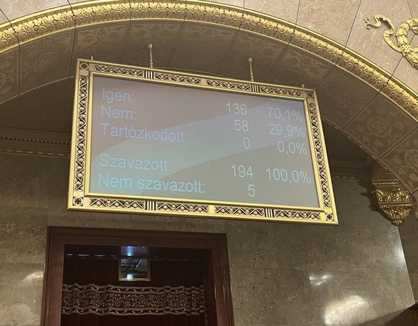 törvény
