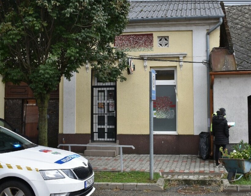tapétavágó