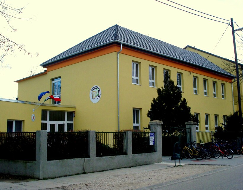 gönyűi iskola