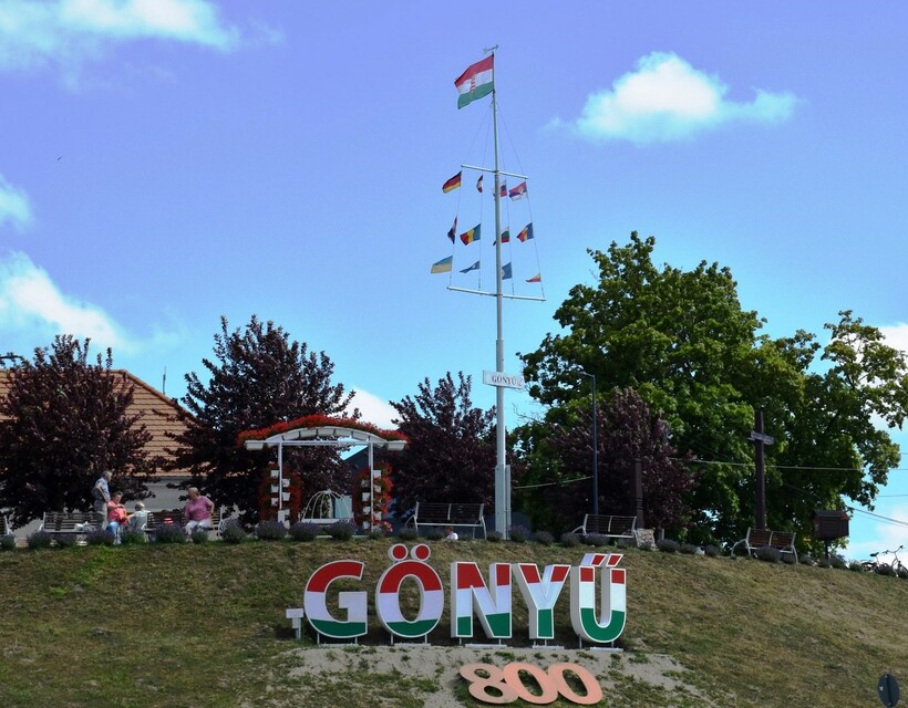 Gönyű