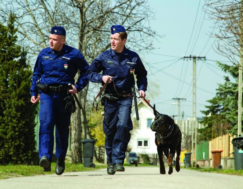 rendőrök