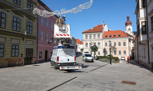dísz