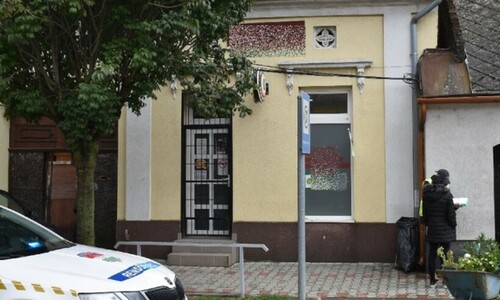 tapétavágó