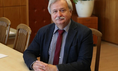 Dr. Tamás László