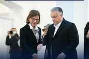 Orbán Viktor miniszterelnök feleségével együtt adta le szavazatát, erről a képet Facebook-oldalán osztotta meg. Szövegnek ennyit írt hozzá: Csak a Fidesz!-1