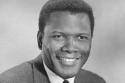 Sidney Poitier amerikai színész (94). Ő volt az első afro-amerikai Oscar-díjas színész.-1