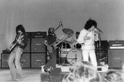 Dan McCafferty skót rockzenész, a Nazareth énekese (76). Egyedi, rekedtes hangja tette jellegzetesé a Nazareth dalait. Több rocksláger is fűződik a nevükhöz, melyek közül a Love Hurts ballada a legismertebb. (Fotó: Wikipedia/Ken Papai) -10