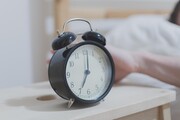 1. Alakíts ki napi rutint! Sokat tud segíteni, ha tudatosan alakítotok ki magatoknak napi vagy heti rutint. Fontos például, hogy kipihenten keljetek fel reggelente. Ehhez időben le kell feküdni. Lefekvés előtt egy órával már ne vegyétek elő a mobilt!  -1
