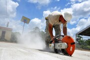 A szabadban végzett intenzív fizikai tevékenység, például munkavégzés vagy hosszantartó sportolás hőgutát okozhat, a magas testhőmérséklet (40,5 Celsius fölött) károsíthatja a sejteket és a hőszabályozó központot. -4