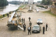 A Dunakapu tér melletti rakparton szállt fel az öt helikopter, a pápa az elsőben ült. Kép: Régi Győr -6