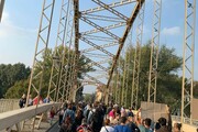 Félezer diák foglalta el a révfalui hidat -7