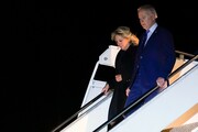 Joe Biden amerikai elnök és Jill Biden first lady megérkezik a londoni Stansted repülőtérre. -6