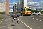 Drón segíti a mentőeutót-10
