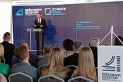 Elláttunk Pannonhalmáig az egyetemi kocka tetejéről -3