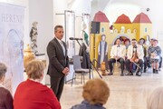 A kiállításmegnyitón dr. Simon Attila, a Herendi Porcelánmanufaktúra vezérigazgatója köszöntötte a jelenlévőket.-1